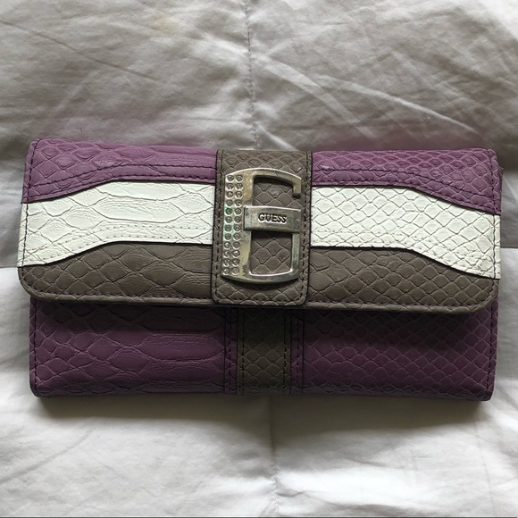 Guess Wallet - Picture 1 of 5